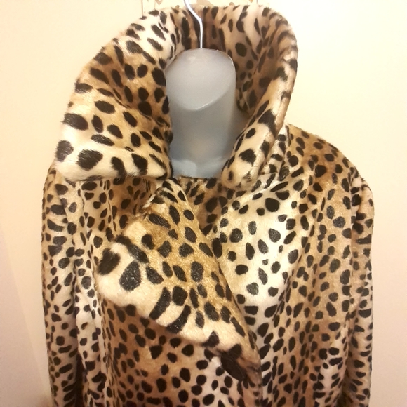 Moda International Jackets & Blazers - Vintage Moda Leopard Print Fake Fur Coat🇨🇦 Large